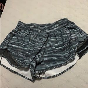 Lululemon Hotty Hot 2.5 size 6 Shorts